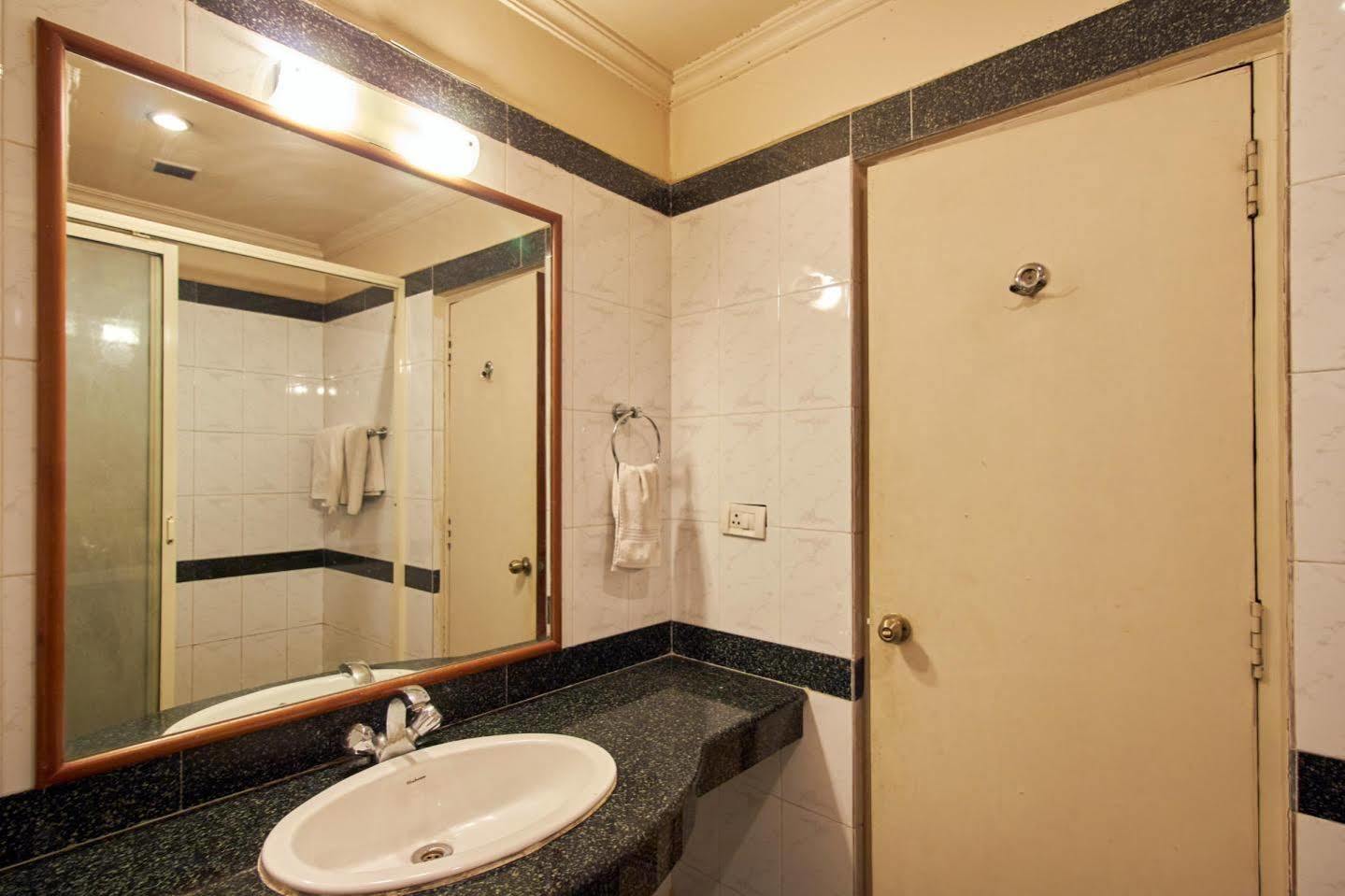 Hotel Chalukya Bangalore Esterno foto