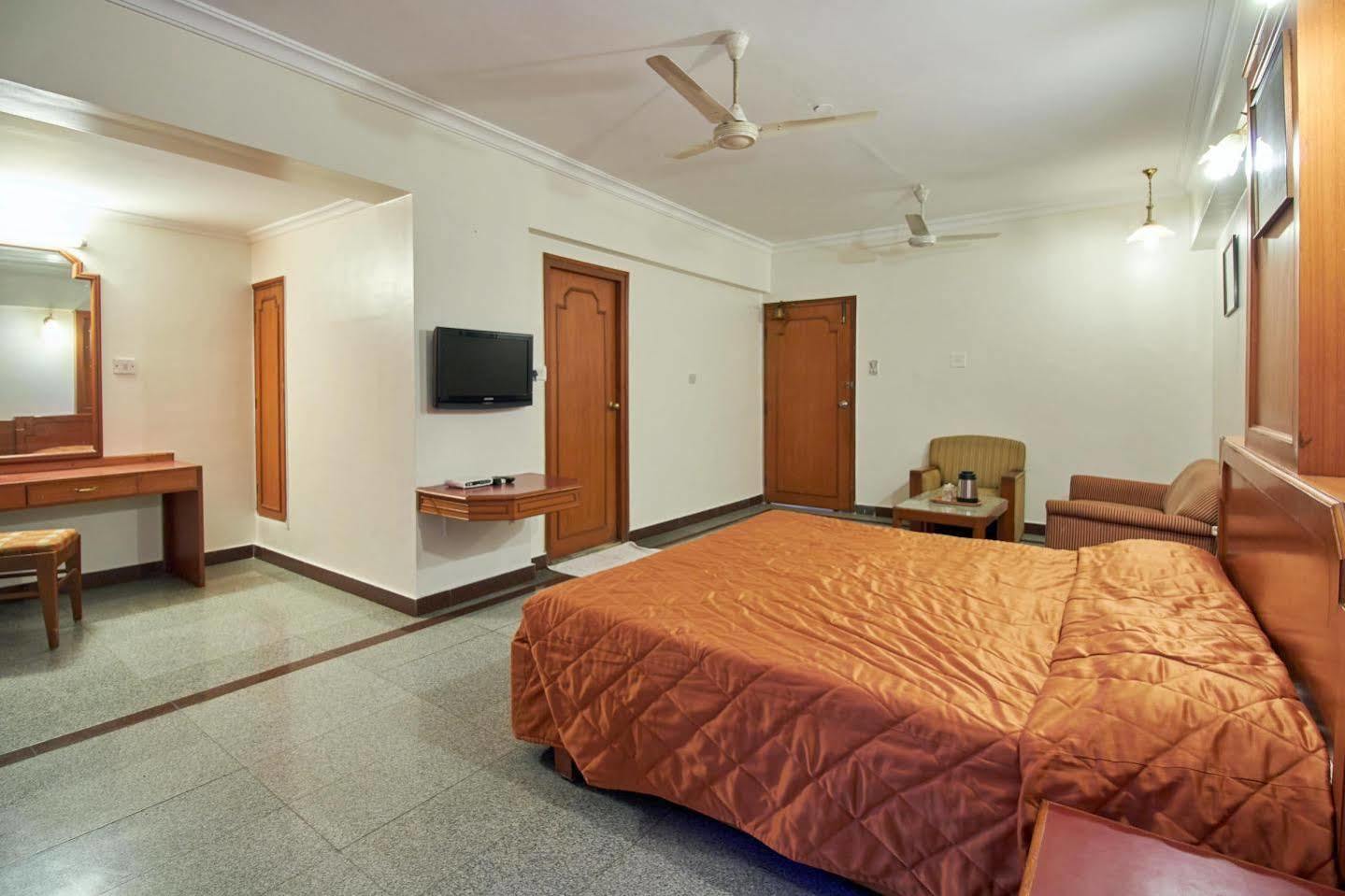 Hotel Chalukya Bangalore Esterno foto